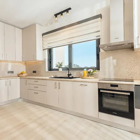 Euphoria Hill Luxury 3br With Private Pool & Sea View, By Tk Premium Vila